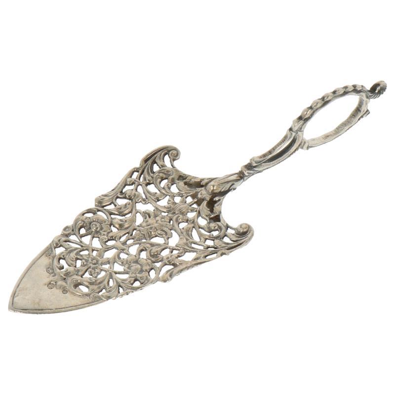 Petitfour schep met biedemeier gegoten en opengewerkte decoratie zilver.