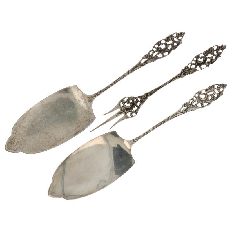 (3) Delig lot gebakscheppen en cakevork met biedemeier opengewerkte handvatten zilver.