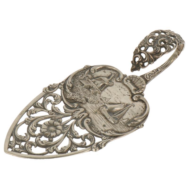 Gebakschep met hollandse decoraties w.o. molen en vissersboot zilver.