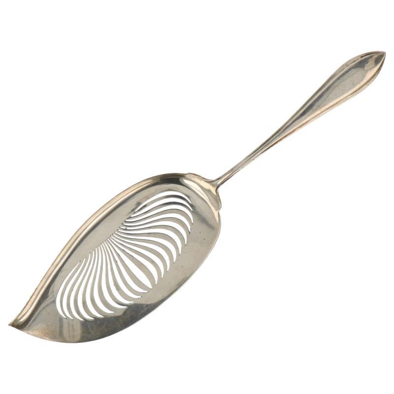 pasteischep met gevlamde opengewerkte decoratie zilver.