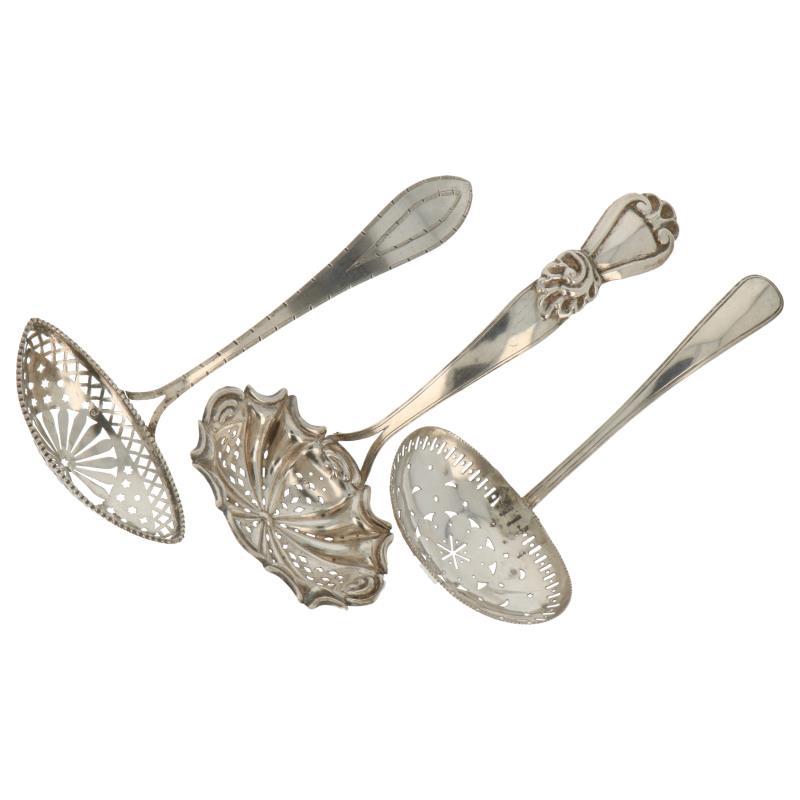 (3) Strooilepels met ajour opengewerkte strooibak zilver.