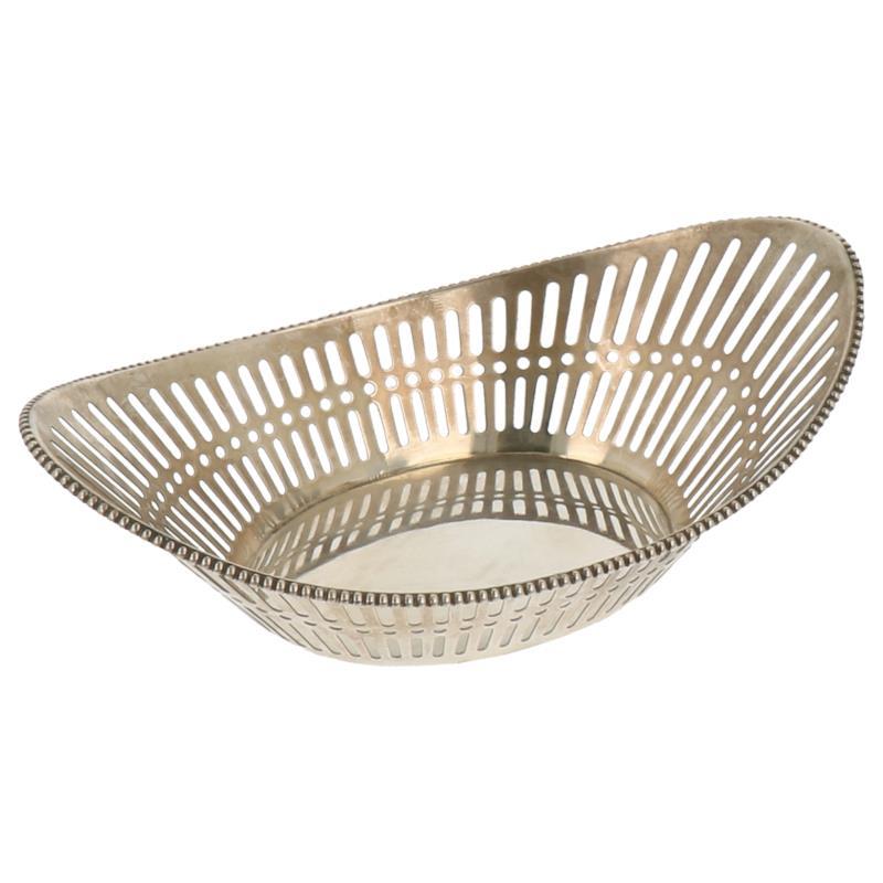 Bonbonmandje ovaal ajour opegewerkt spijlen model met opgesolderde parelrand zilver.