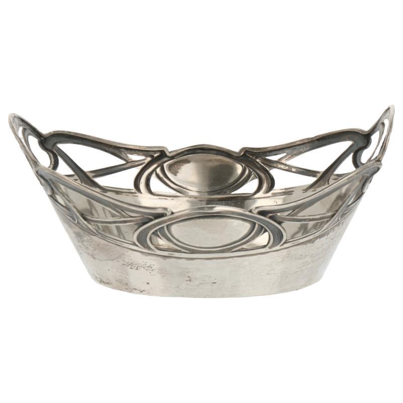 Bonbonschaaltje Jugendstil decoraties en gedeeltelijk opengewerkte zijkant zilver.