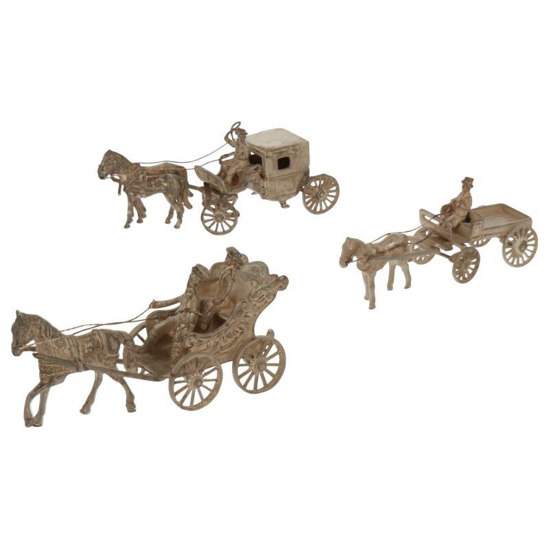 (3) Lot miniatuur koetsen en rijtuigen zilver.