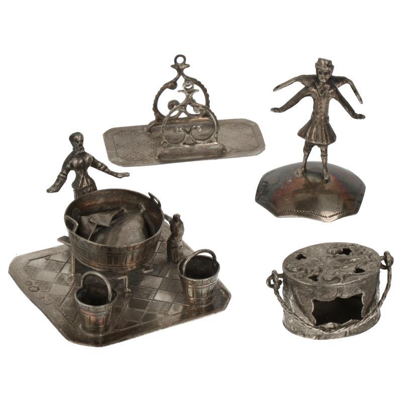 (4) Lot miniaturen w.o. een stoof, wastobbe zilver.