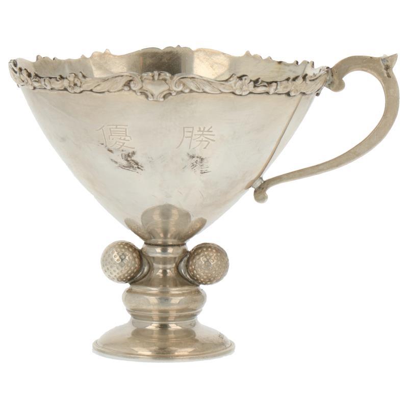 Miniatuur golf troffee met opgesoldeerde ornamentele rand zilver.
