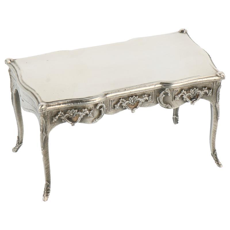 Miniatuur bureau double face in louis seize stijl zilver.