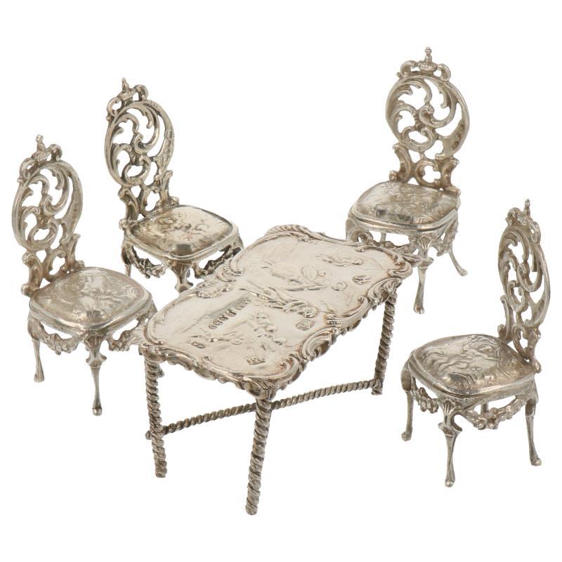 (5) Delig lot miniaturen w.o. tafel en stoelen zilver.