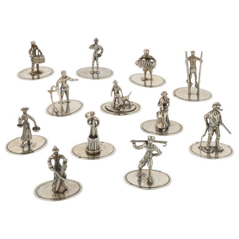 (12) Delig lot miniaturen w.o. steltlopen, trommelen, hoepelspel etc. zilver.