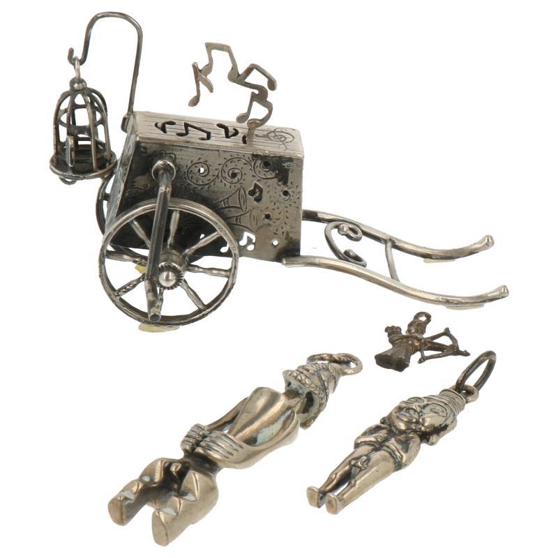 (5) Delig lot miniaturen w.o. muziekspeel kar zilver.