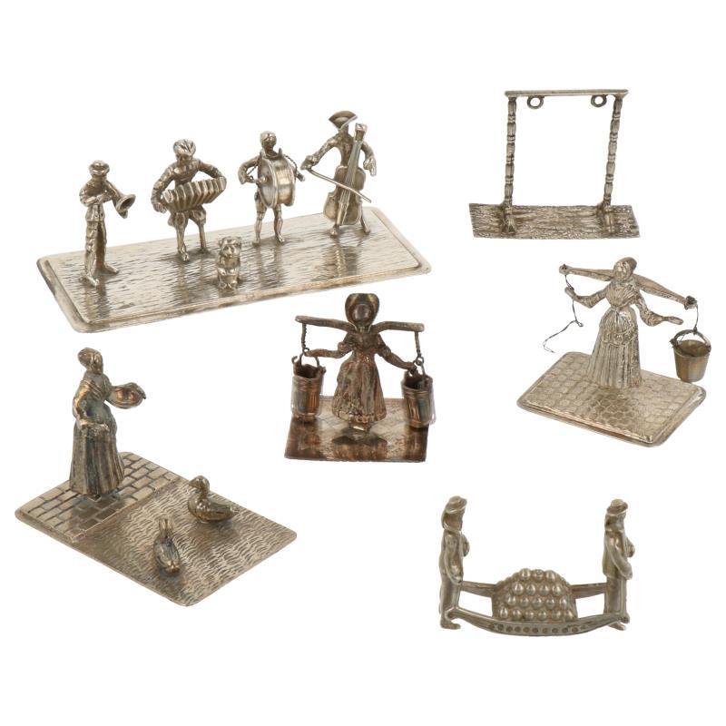 (6) Delig lot miniaturen w.o. straatmuziekanten, eendenvoeren zilver.