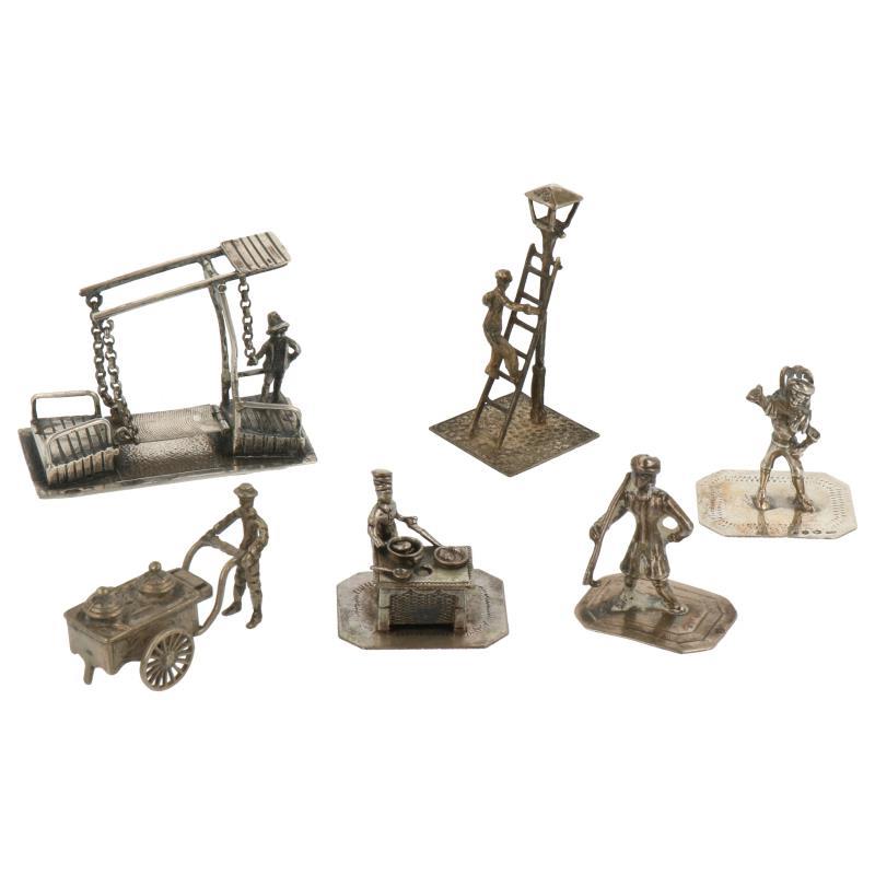(6) Delig lot miniaturen w.o. ophaalbrug, ijscokar en lantaarnopsteker zilver.