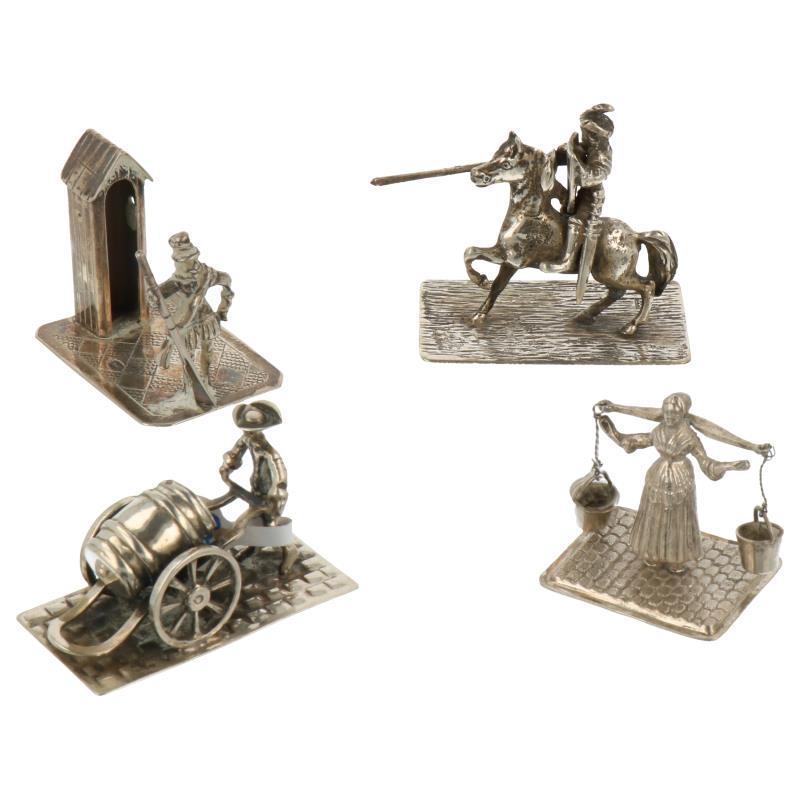 (4) Delig lot miniaturen w.o. wachter met wachtershuisje, ridder te paard zilver.