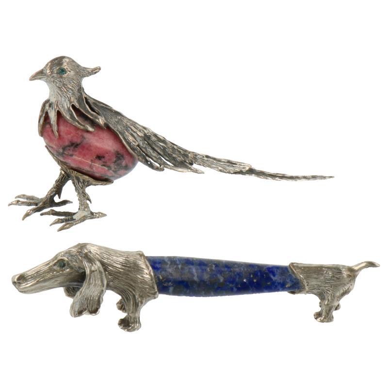 (2) Delig lot miniaturen w.o. teckel met lapis lazula lichaam zilver.