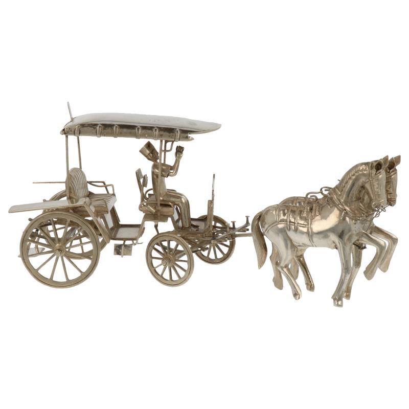 Miniatuur paard en wagen, groot model met draaiende wielen en zeer waarheidsgetrouwe details zilver.