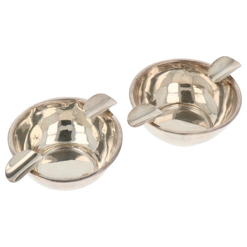 (2) Delig lot asbakken bolmodel met omgeslagen rand zilver.