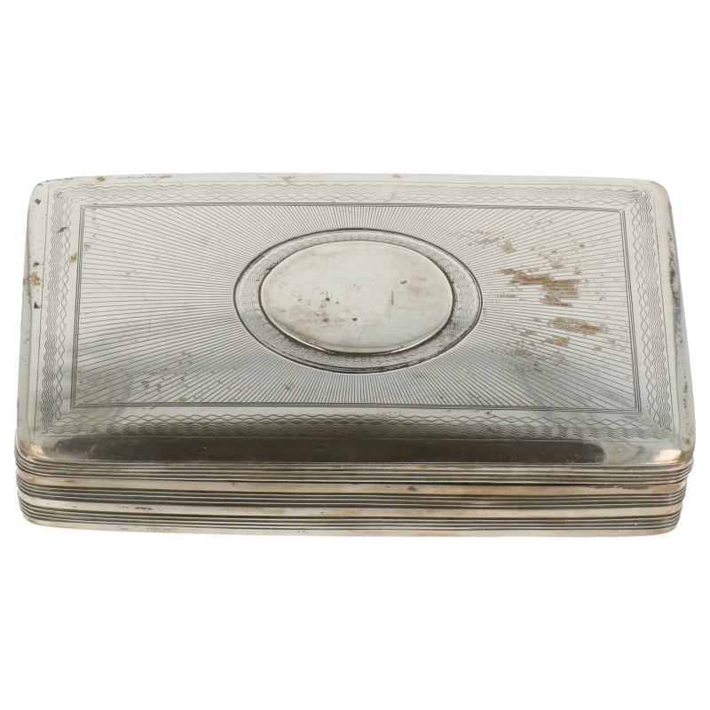 Tabaks doos zakmodel met gegraveerde en geribde versieringen zilver.