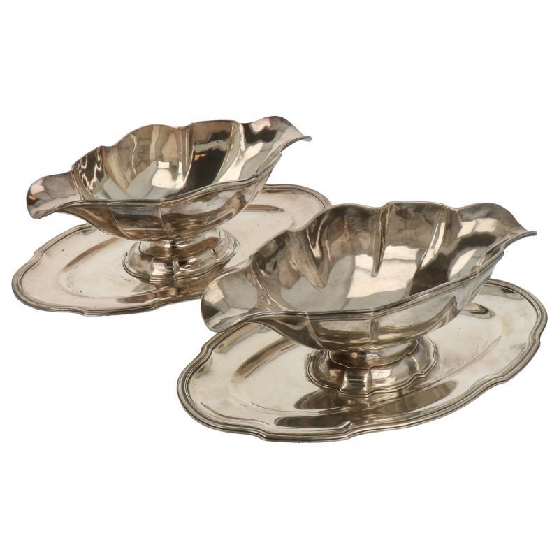 (2) Sausboten Voorzien van vaste onderschaal in louis XVI stijl zilver.
