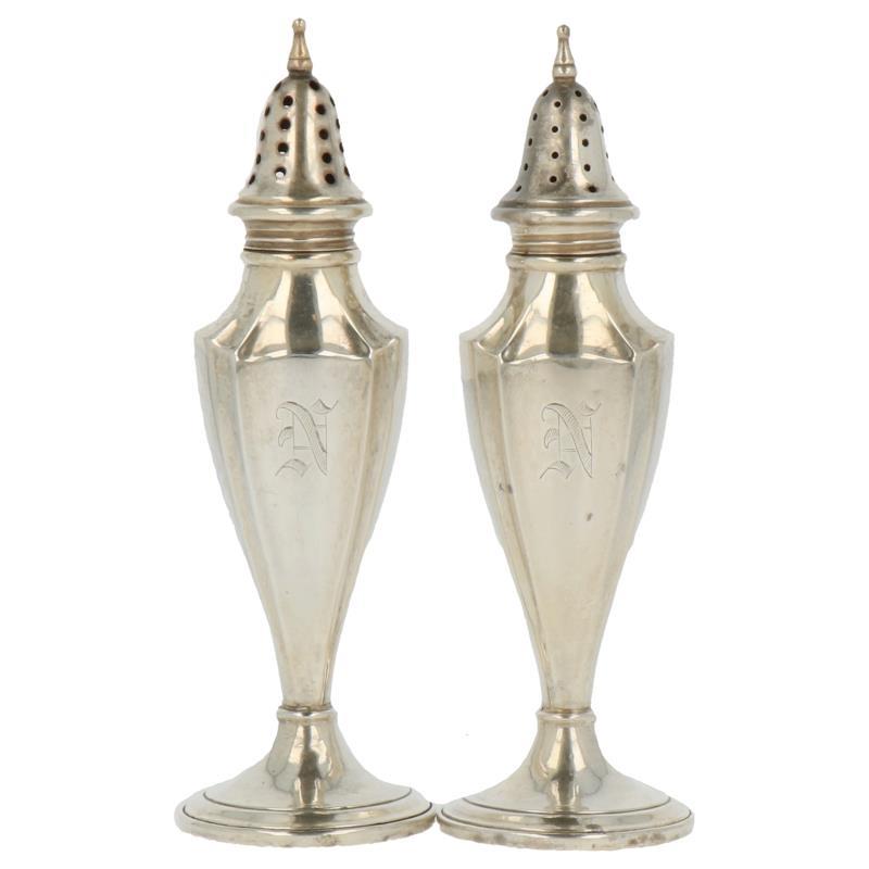 Peper & zout strooier set in gelobte taps aflopende empire stijl zilver.