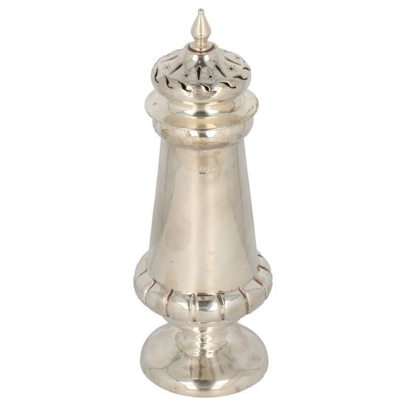 Specerijenstrooier Balustervormig model met ajour opengewerkte strooidop zilver.