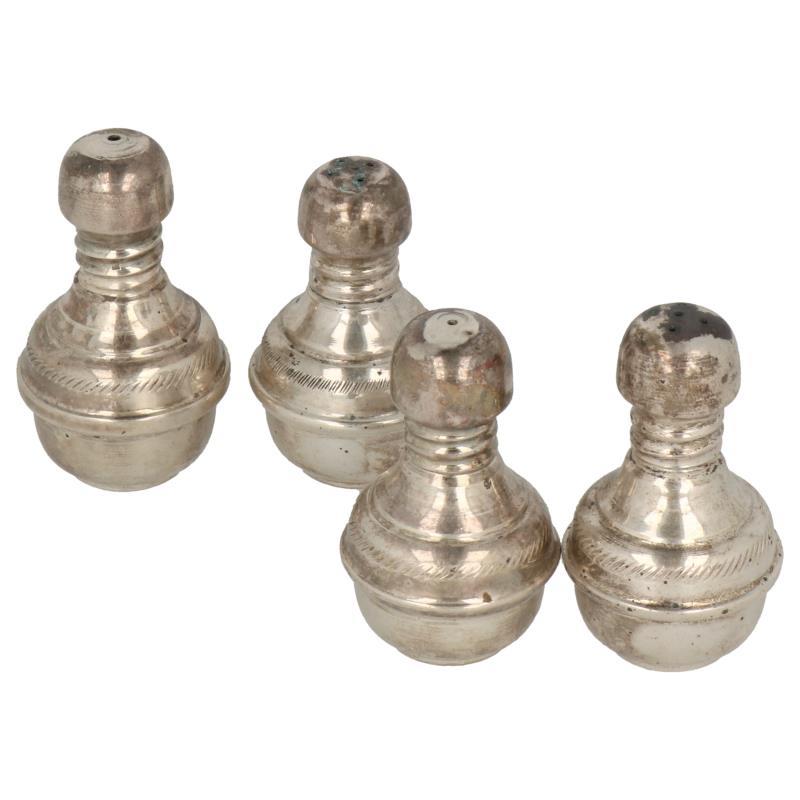 (4) Delig lot peper & zout strooiers zilver.