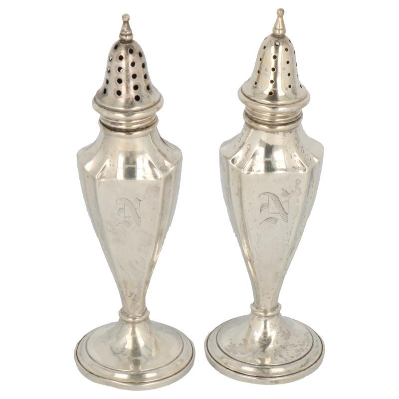 Peper & zout strooier set in gelobte taps aflopende empire stijl zilver.
