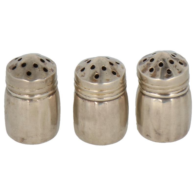 (3) Zout strooier in facet gedecoreerd model zilver.