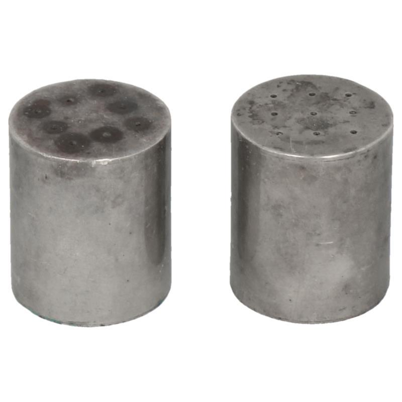Peper & zout strooiers in cylinder vormig model zilver.