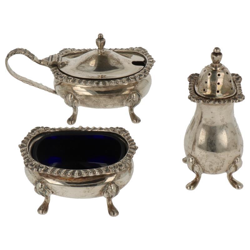 (3) Delige peper, zout en mosterd set voorzien van blauw glazen inzetbakjes zilver.