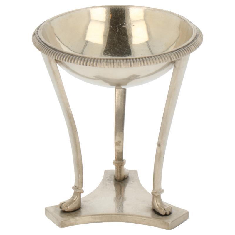 Tafel zoutkelder op 3 leeuwen poten in astro hungarian empire stijl zilver.