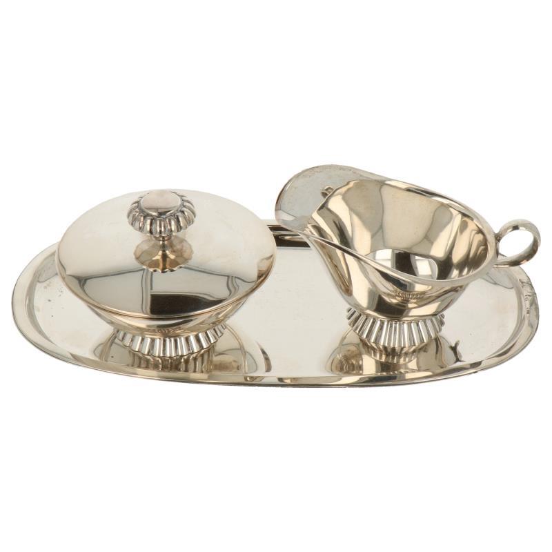 Roomstel met onderblad 3 delig, strak model met geribbelde voet zilver.
