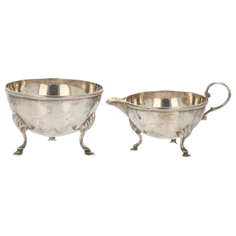 (2) Delig roomstel bol model elk voorzien van 3 bokkenpoten zilver.