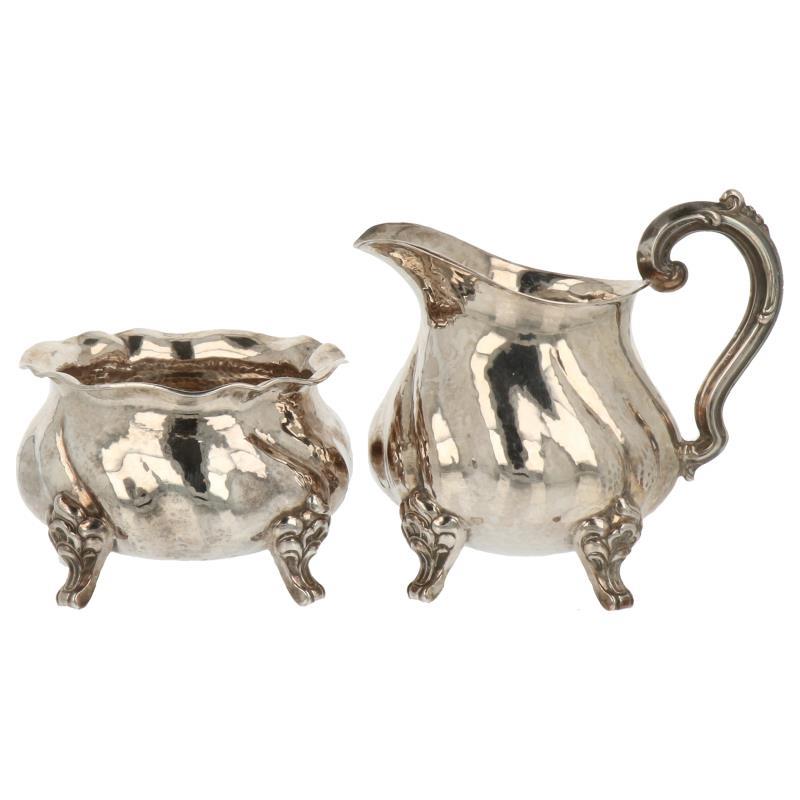 (2) Delig roomstel uitgevoerd in Rococo stijl zilver.