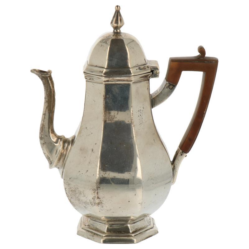 Koffiepotje klein octagonaal model op voet zilver.