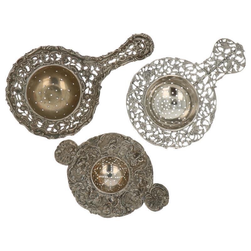(3) Delig Lot theezeefjes w.o. model met dubbelzijdig handvat zilver.