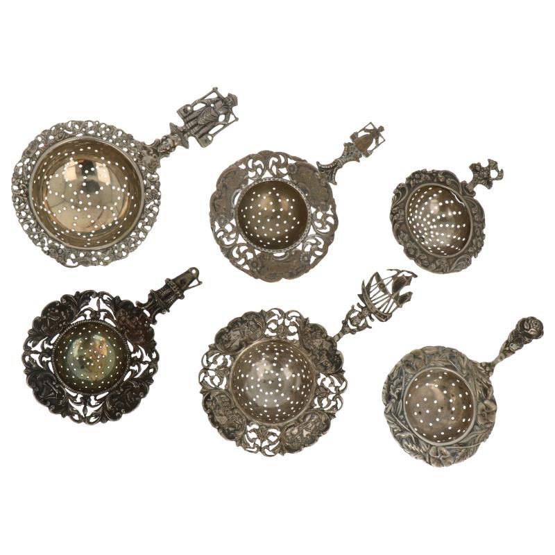 (6) Delig Lot theezeefjes met diverse decoraties zilver.