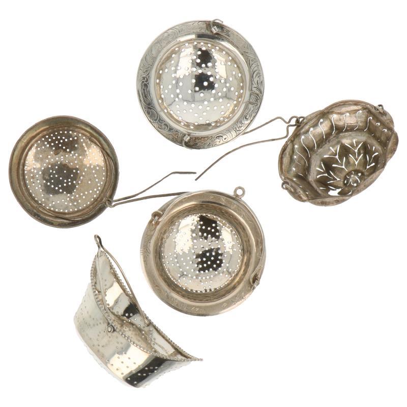 (5) Delig lot met tuitzeefjes met diverse decoraties zilver.