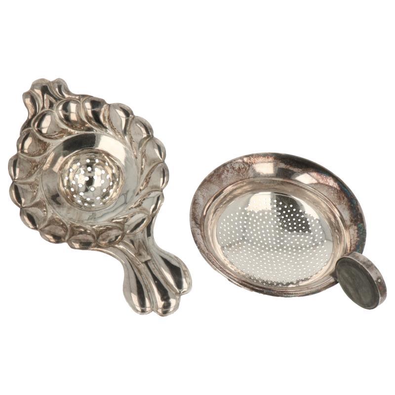 (2) Delig lot theezeefjes zilver.