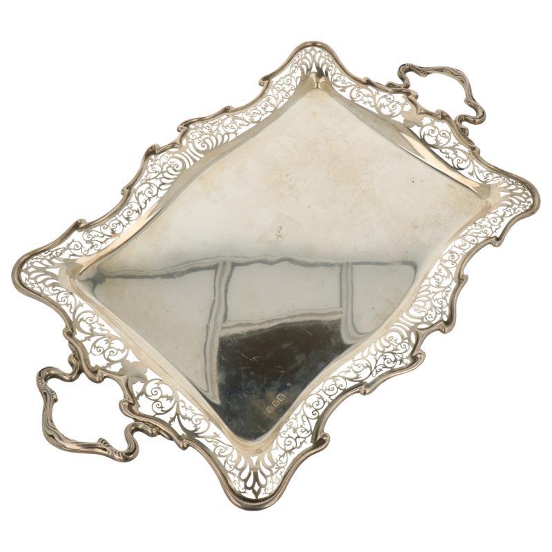 Dienblad met ajour opengewekte randen in Jugendstil stijl zilver.