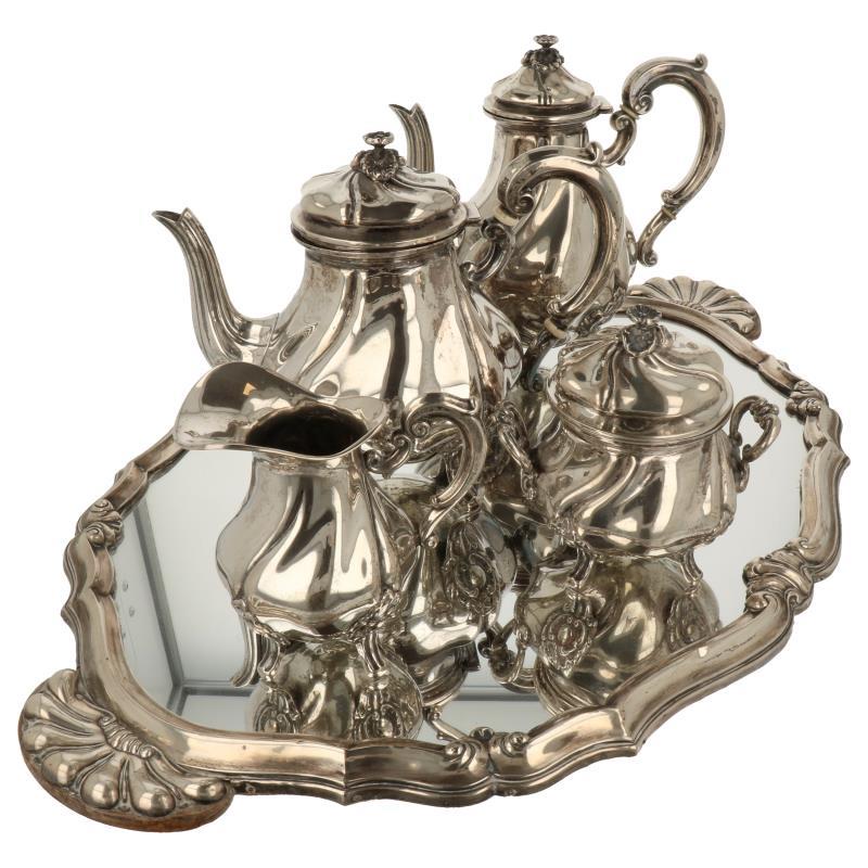 (5) Delig thee en koffieservies inclusief dienblad op houten frame met spiegel, gelobt gevormd met bloemvormige knoppen zilver.