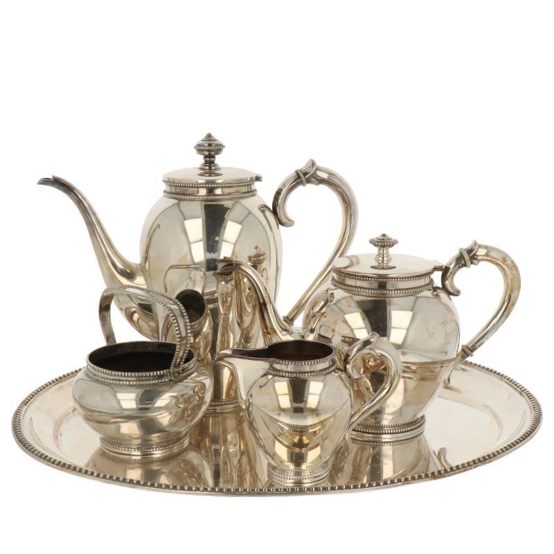 (5) Delig thee en koffieservies met originele dienblad afgewerkt met gegoten en opgesoldeerde parelranden zilver.