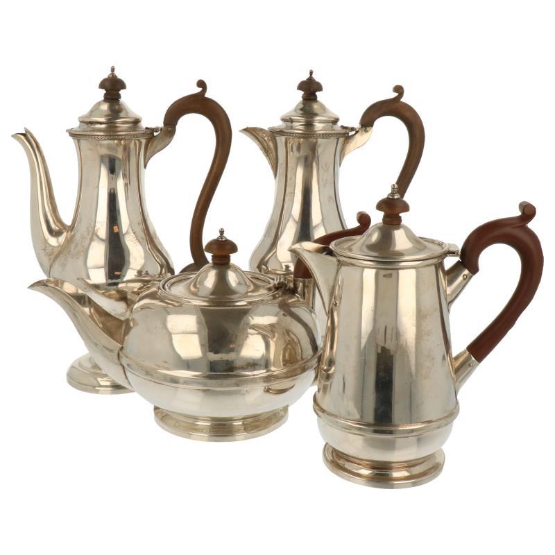 (4) Delig lot kannen w.o. koffiepot, theepot en mokkakan allen voorzien van bruine handvatten en knoppen zilver.