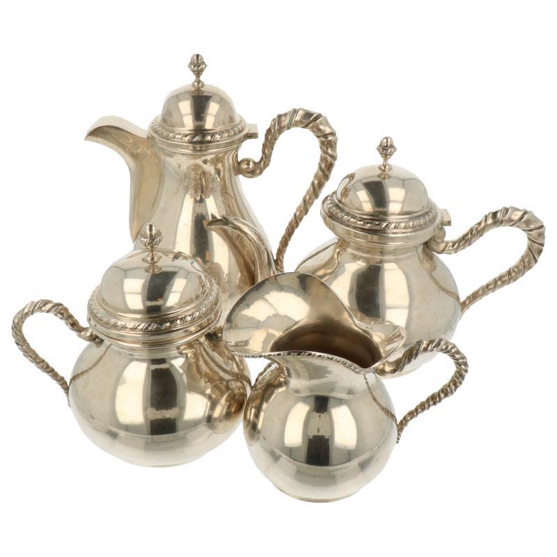 (4) Delig thee en koffieservies afgewerkt met getorste handvatten en kabelranden zilver.