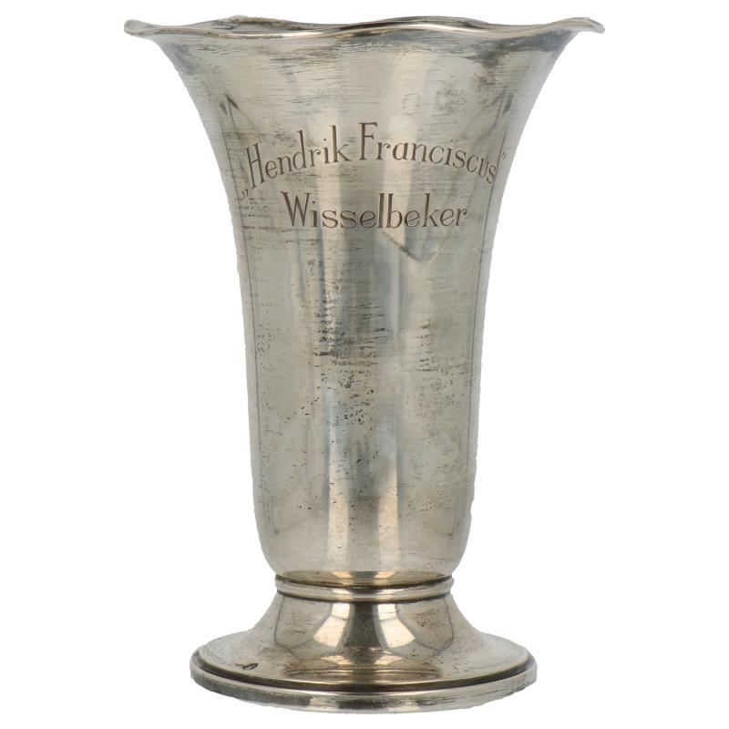 Hendrik Franciscus wisselbeker in vaas vorm op voet zilver.