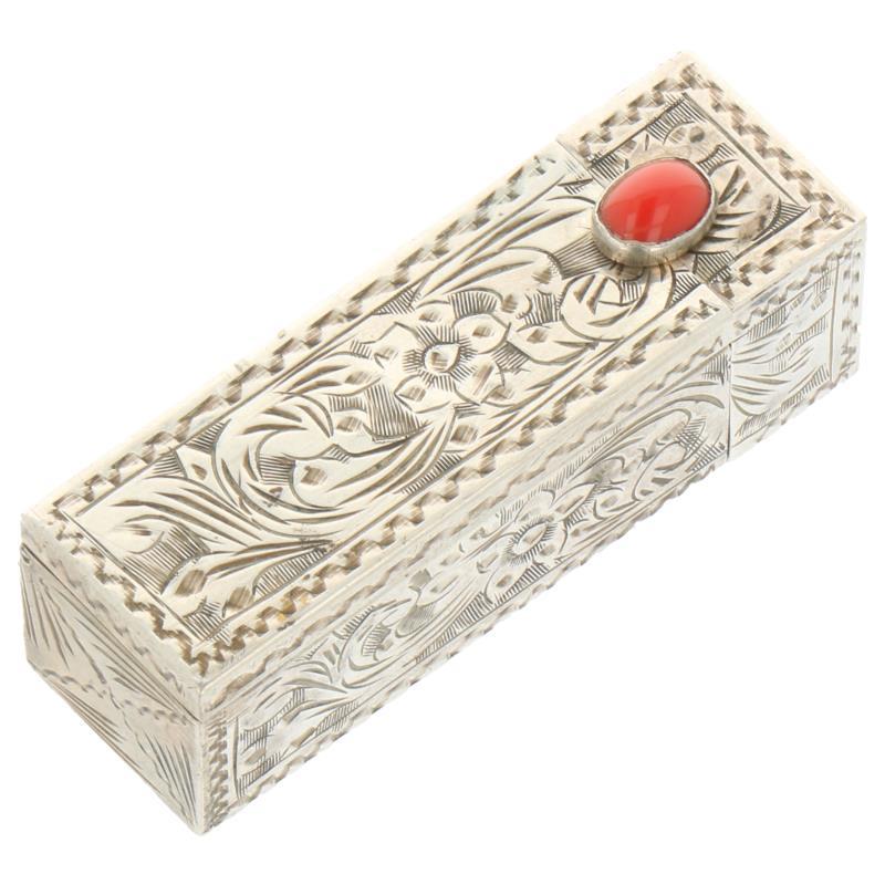 Lippenstift etui met spiegeltje voorzien van gegraveerde biedemeier versieringen en bloedkoraal zilver.