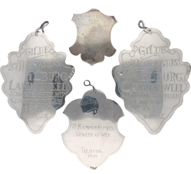 (4) Delig lot herdenkings schilden zilver.