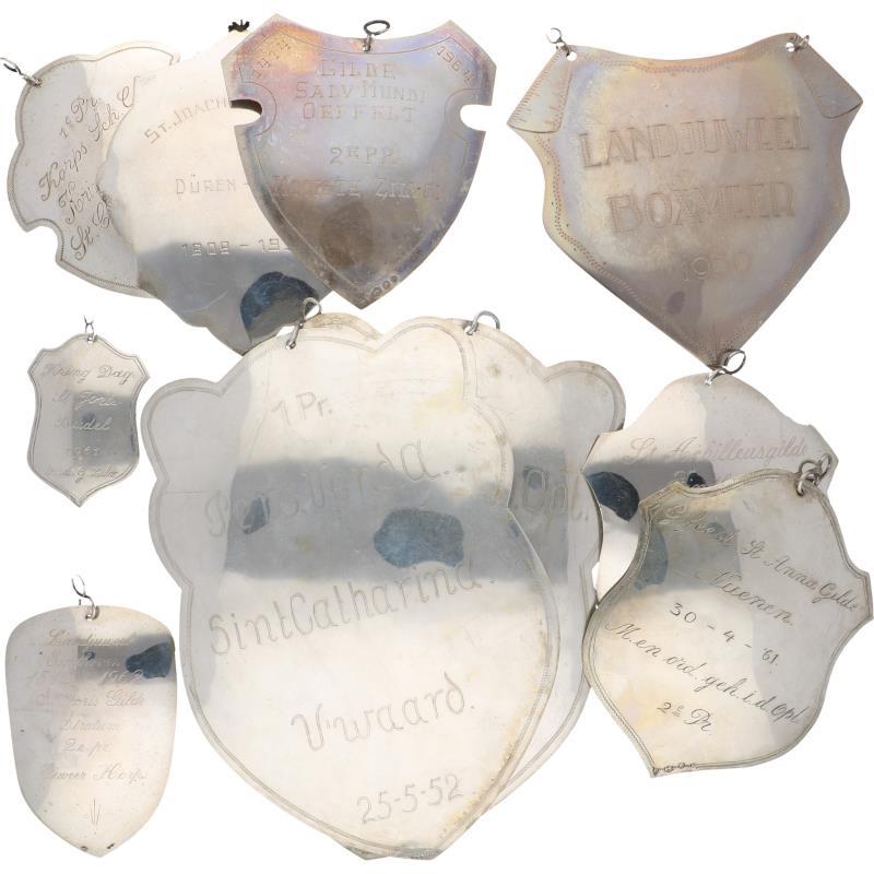 (10) Delig lot herdenkings schilden zilver.