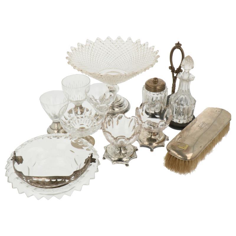(10) Delig lot diverse kristal/glas met zilveren monturen zilver.