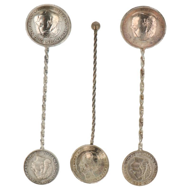 (3) Delig lot muntlepeltjes zilver.