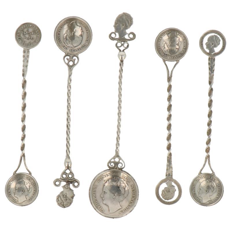(5) Delig lot muntlepeltjes zilver.